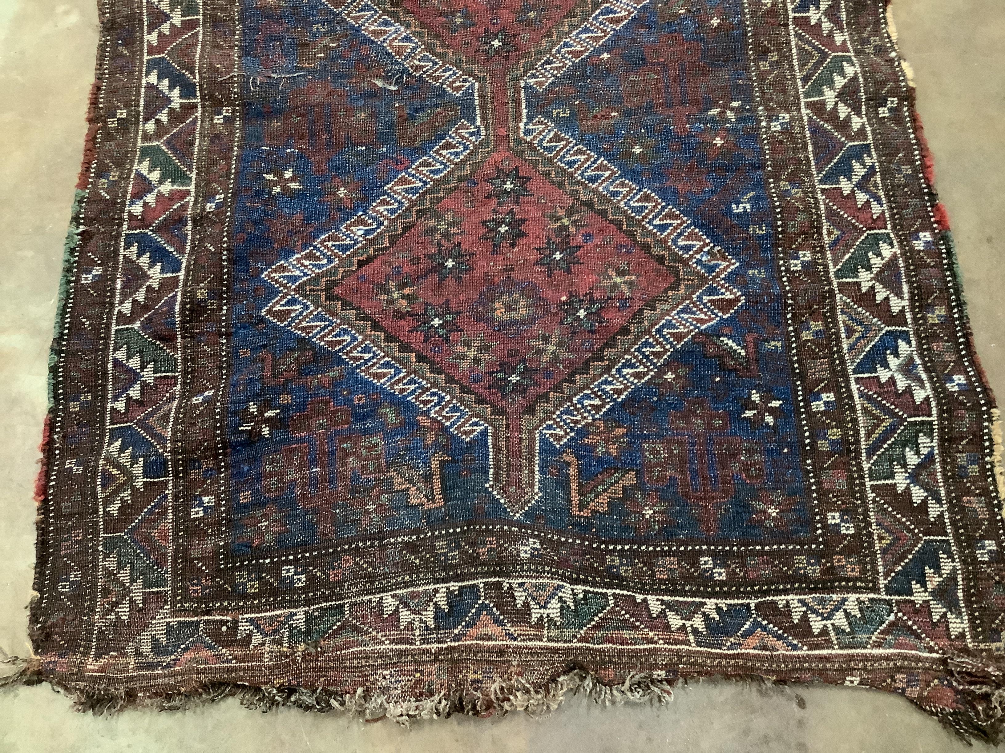 A Shiraz rug, 142 x 105cm